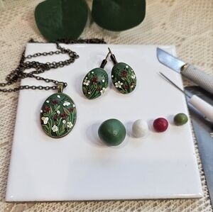 Handcrafted jewelry set ✨️ 💚❤️